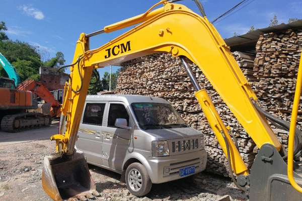 重庆出售转让二手5000小时2011年山重建机JCM906D挖掘机