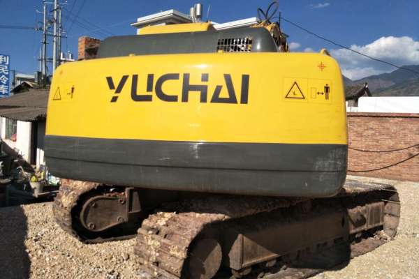 云南出售转让二手8000小时2010年玉柴YC135挖掘机
