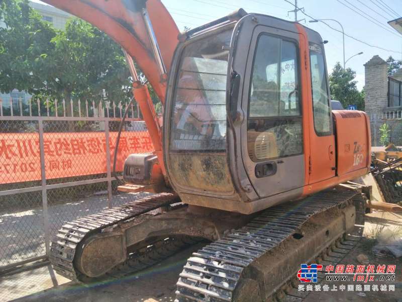 云南出售转让二手8000小时2010年日立ZX120挖掘机