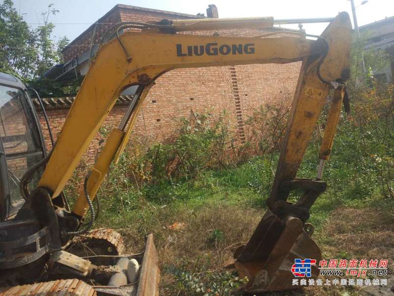 陕西出售转让二手2600小时2014年柳工CLG906D挖掘机