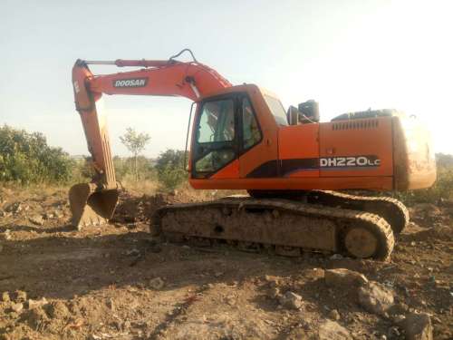 山东出售转让二手8000小时2010年斗山DH220LC挖掘机