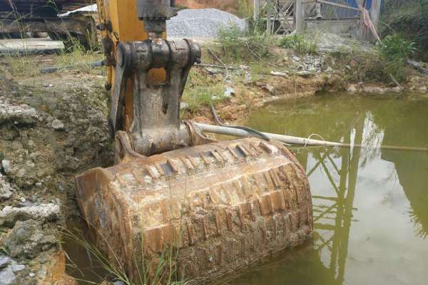 云南出售转让二手6256小时2011年徐工XE230C挖掘机