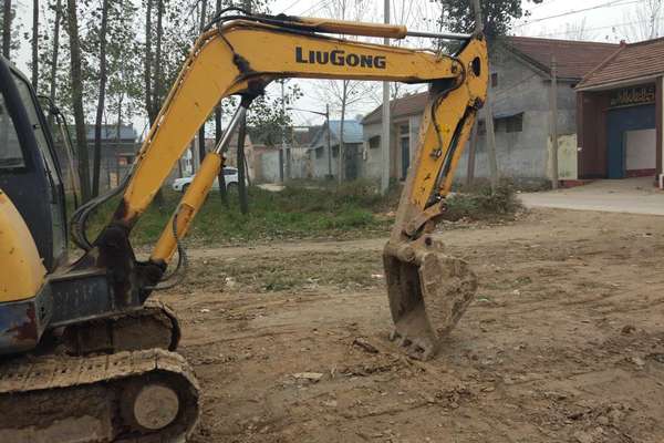 山东出售转让二手9600小时2010年柳工CLG906C挖掘机