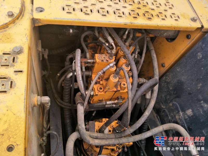 云南出售转让二手8000小时2012年现代R150LC挖掘机