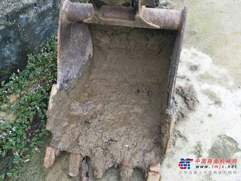 云南出售转让二手4500小时2011年新源机械轮挖65W挖掘机