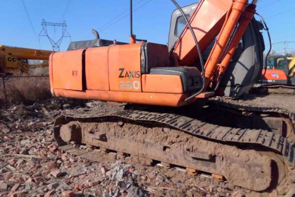 黑龙江出售转让二手12000小时2005年日立ZX200LC挖掘机