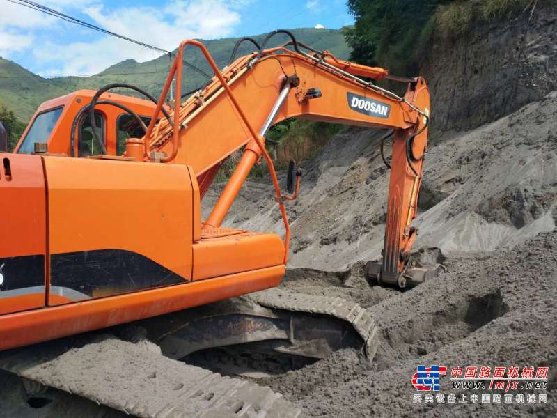 云南出售转让二手5236小时2013年斗山DH225LC挖掘机