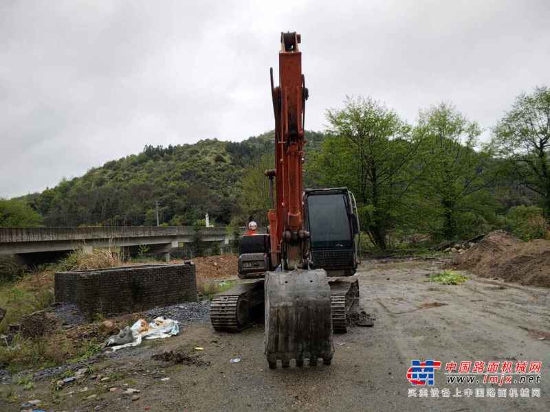 安徽出售转让二手6000小时2013年日立ZX130H挖掘机