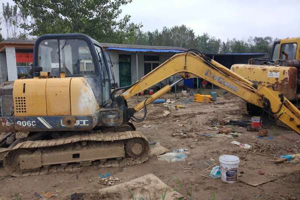 山东出售转让二手8000小时2011年柳工CLG906C挖掘机