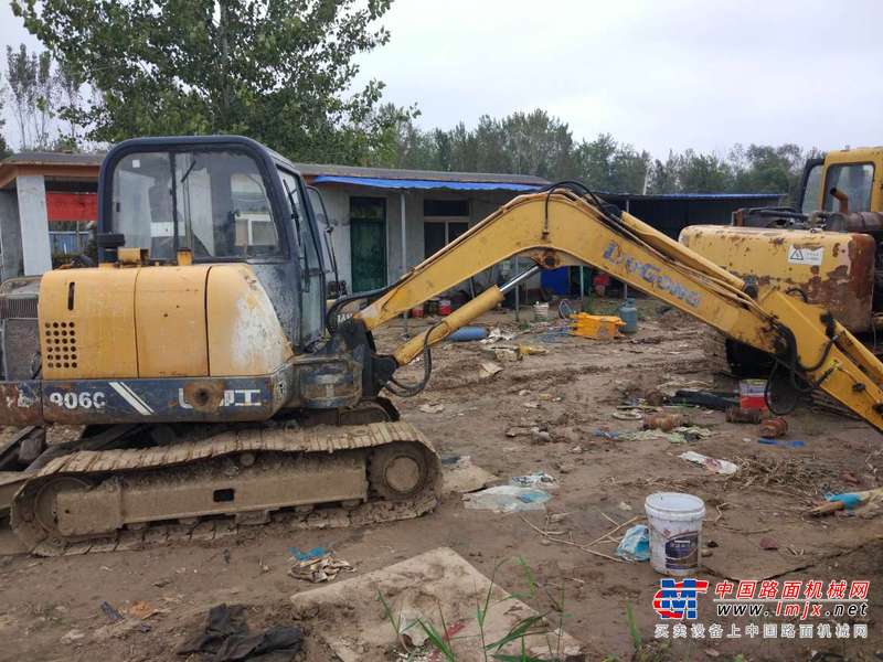山东出售转让二手8000小时2011年柳工CLG906C挖掘机