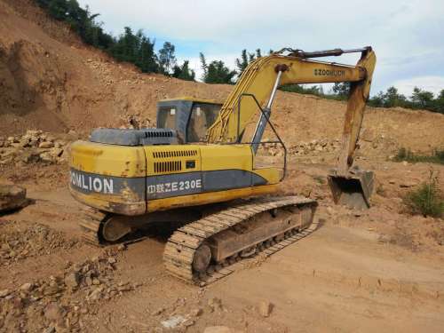 云南出售转让二手4526小时2011年中联重科ZE230E挖掘机