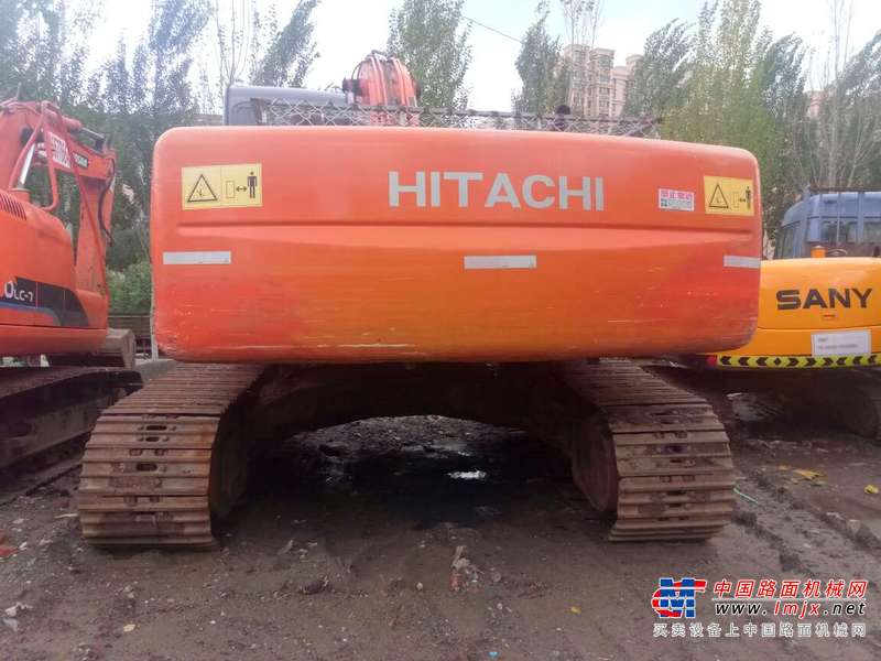 黑龙江出售转让二手15000小时2004年日立ZX240挖掘机