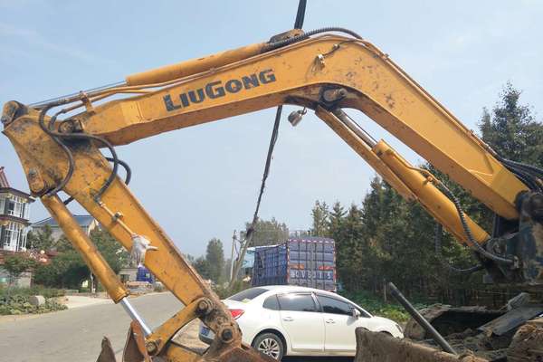 山东出售转让二手3000小时2015年柳工CLG906D挖掘机