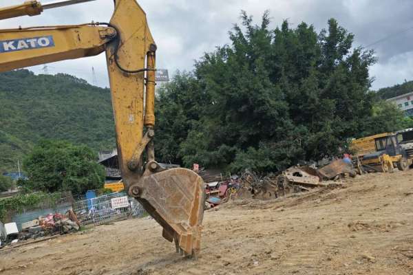 贵州出售转让二手9000小时2009年加藤HD1430挖掘机