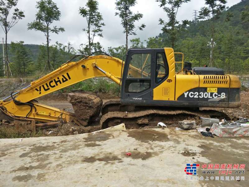贵州出售转让二手9000小时2010年玉柴YC230LC挖掘机