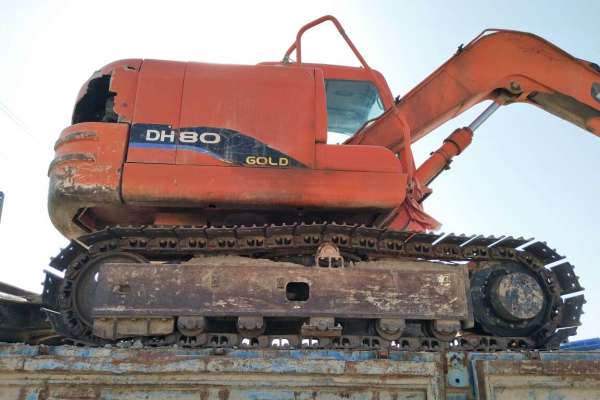 甘肃出售转让二手8000小时2010年斗山DH80挖掘机