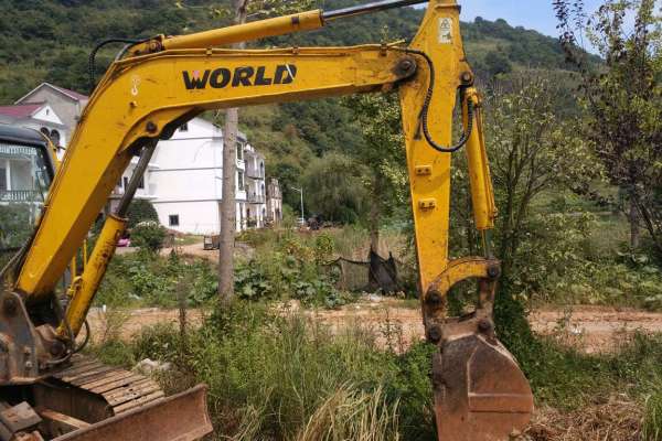 江西出售转让二手7000小时2013年沃得重工W260挖掘机