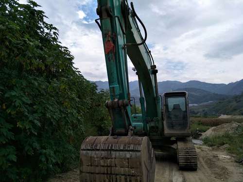 云南出售转让二手8000小时2006年神钢SK230挖掘机