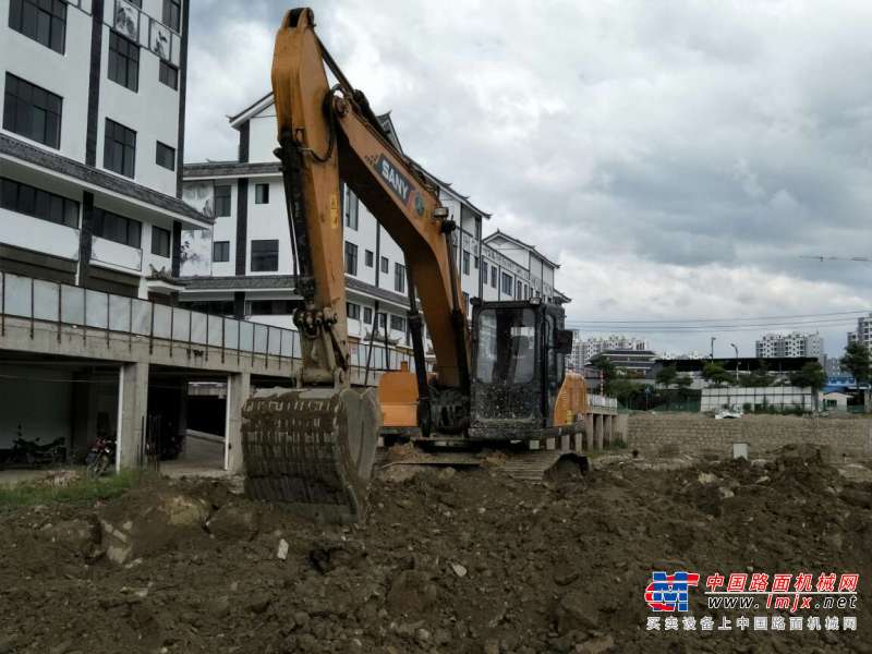 云南出售转让二手3000小时2015年三一重工SY215C挖掘机