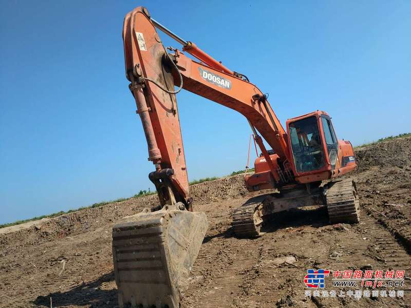 江西出售转让二手11000小时2010年斗山DH220挖掘机