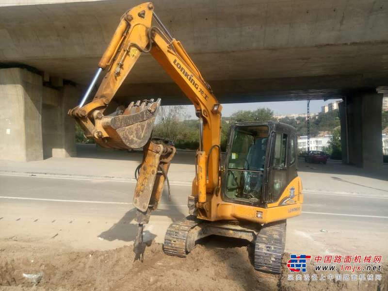 山西出售转让二手3000小时2015年龙工LG6060挖掘机
