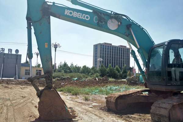 山东出售转让二手7400小时2013年神钢SK210挖掘机
