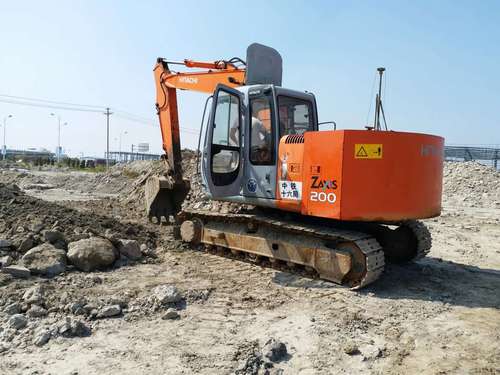 河北出售转让二手18325小时2003年日立EX135UR挖掘机