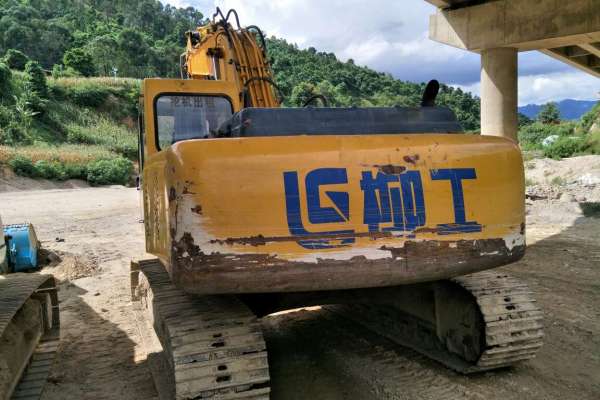 云南出售转让二手8000小时2009年柳工CLG220LC挖掘机