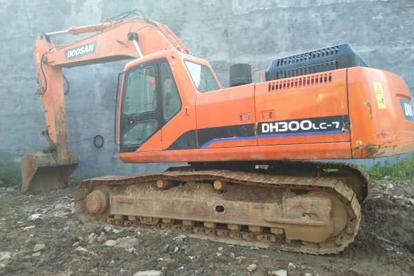 山东出售转让二手7000小时2010年斗山DH300LC挖掘机