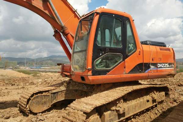 云南出售转让二手6826小时2010年斗山DH225LC挖掘机
