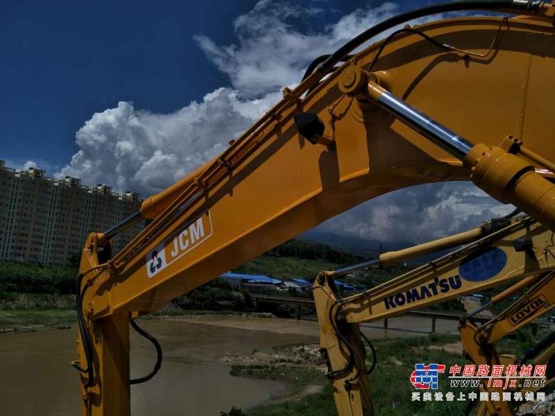 云南出售转让二手6800小时2012年山重建机JCM921C挖掘机