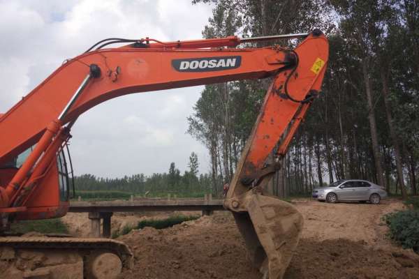 山东出售转让二手12000小时2010年斗山DH220挖掘机