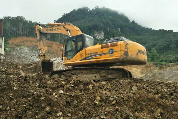 云南出售转让二手3125小时2010年龙工LG6365H挖掘机