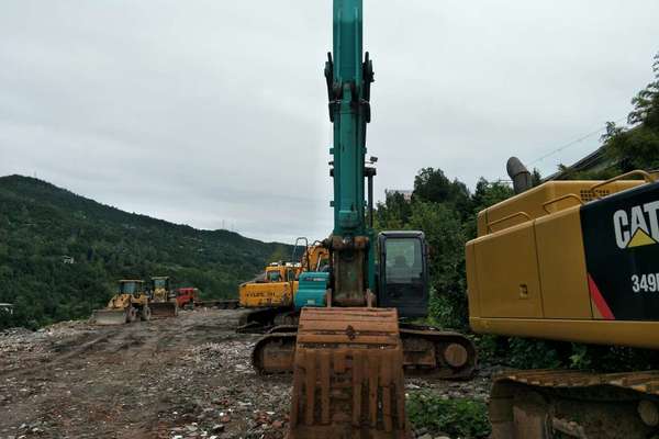 四川出售转让二手6000小时2013年神钢SK350LC挖掘机