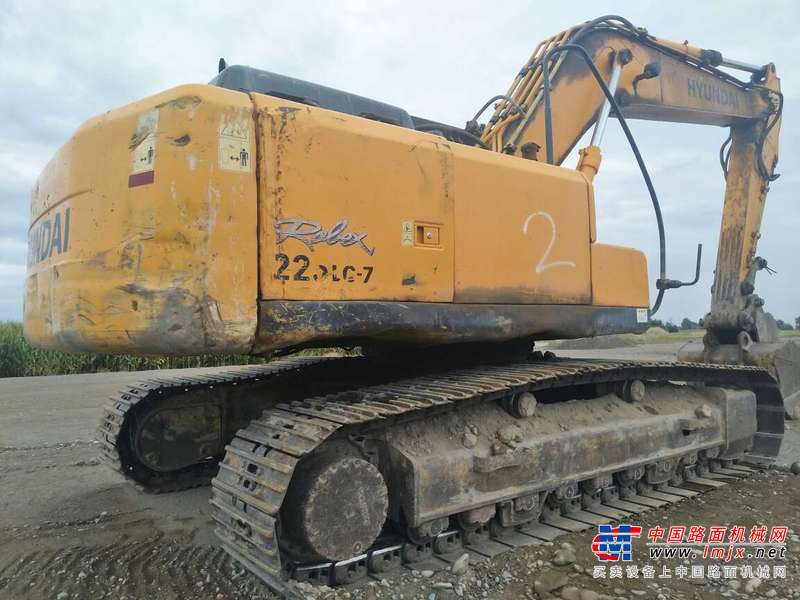 甘肃出售转让二手10000小时2008年现代R225LC挖掘机