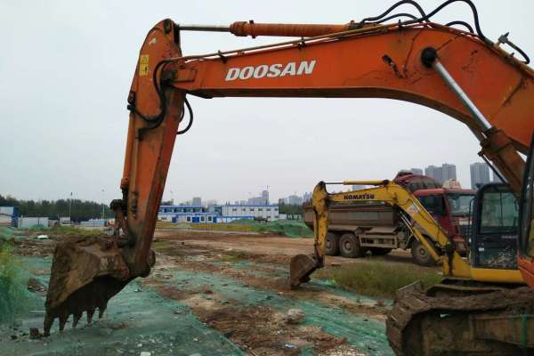 山东出售转让二手9000小时2007年斗山DH220LC挖掘机