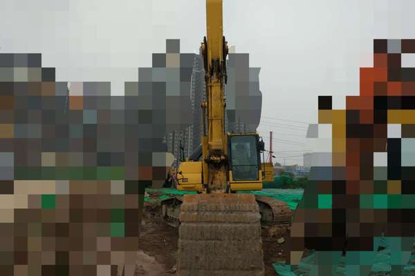 陕西出售转让二手4796小时2014年小松PC220挖掘机