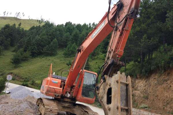 云南出售转让二手6000小时2013年斗山DH215挖掘机
