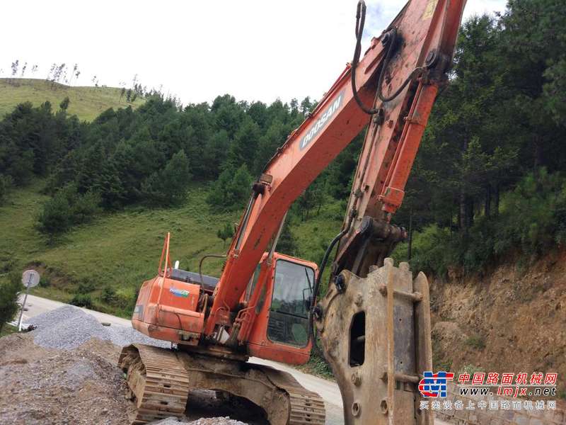 云南出售转让二手6000小时2013年斗山DH215挖掘机