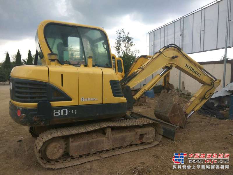 山东出售转让二手7000小时2011年现代R60挖掘机