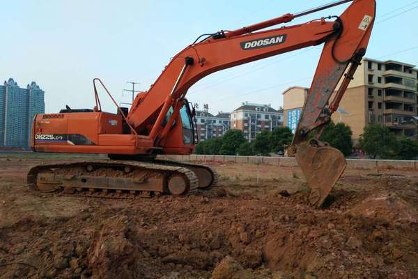江西出售转让二手6210小时2010年斗山DH225LC挖掘机