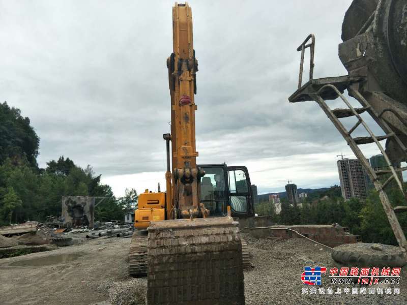 四川出售转让二手8000小时2010年龙工LG6235挖掘机