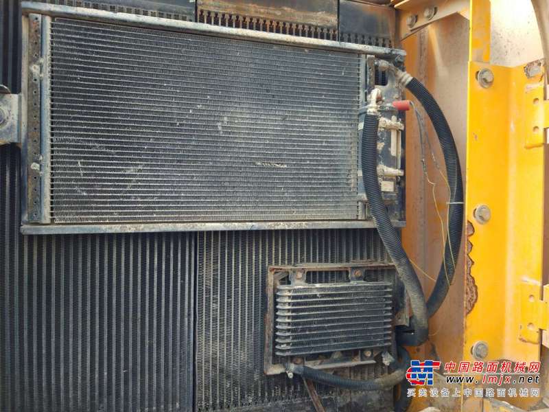 山东出售转让二手6500小时2011年JCBJS220LC挖掘机