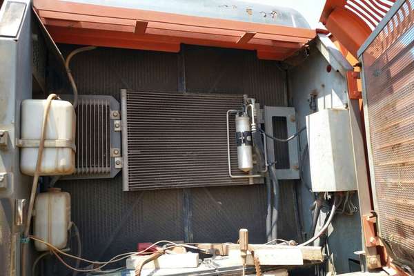 江西出售转让二手8000小时2010年日立ZX250H挖掘机