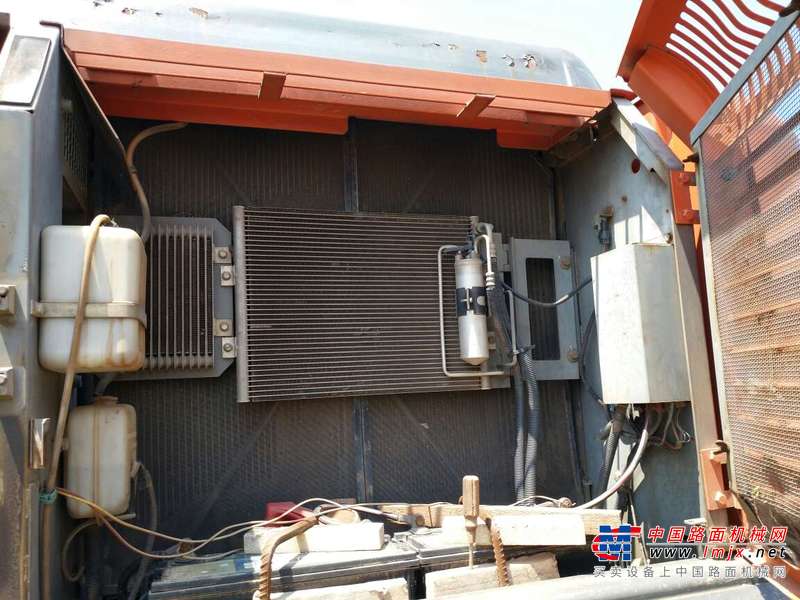 江西出售转让二手8000小时2010年日立ZX250H挖掘机