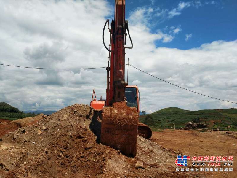 云南出售转让二手8256小时2010年斗山DH215挖掘机