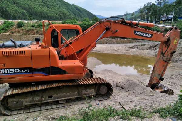 云南出售转让二手6000小时2012年斗山DH150LC挖掘机