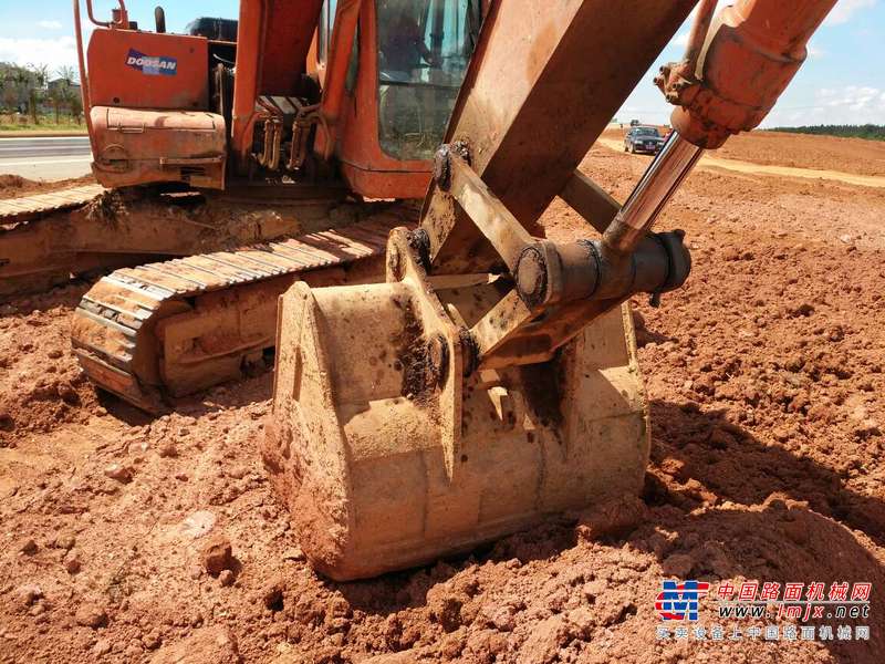 江西出售转让二手14000小时2008年斗山DH225挖掘机