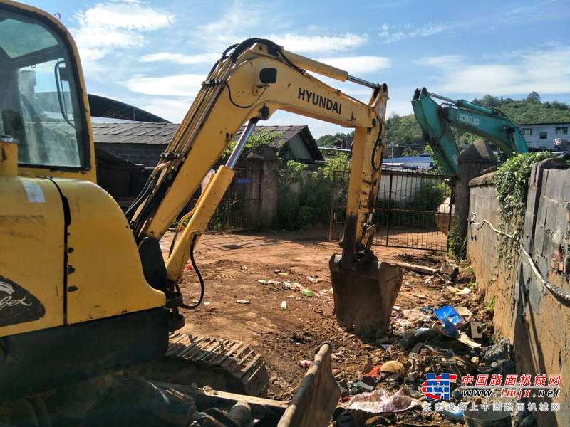 江西出售转让二手4000小时2010年现代R60挖掘机