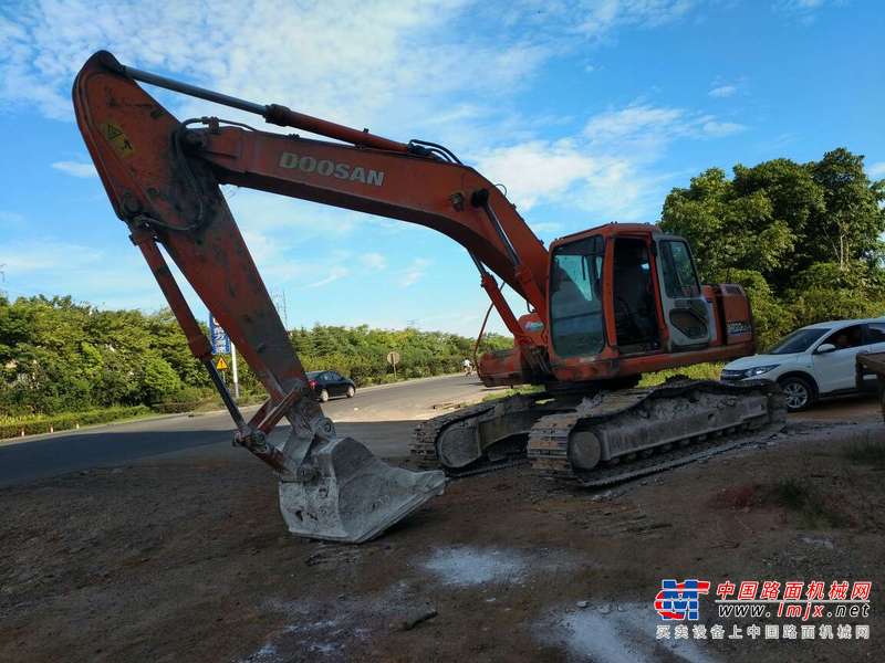 江西出售转让二手8000小时2009年斗山DH220挖掘机